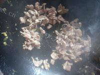 家常菜酸菜炒肉末做法图解5)