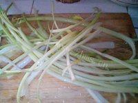 饱满的芹菜肉丝做法图解1)