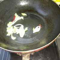 家常菜干豆腐炒韭菜做法图解5)