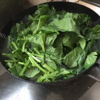 家常菜鸡蛋炒菠菜做法图解7)