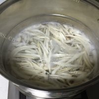 美味凉拌手撕麻辣杏鲍菇做法图解3)