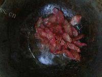 家常菜芹菜炒腊肠做法图解3)