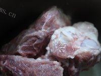 滋补的炖棒子骨做法图解1)