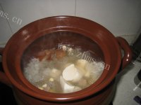 保健山药银耳瘦肉汤做法图解9)