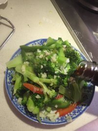 清淡爽口蒜蓉西兰花做法图解4)