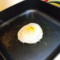 热腾腾的芽菜鸡蛋炒面的做法图解五