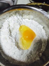 自制白菜猪肉水饺做法图解5)
