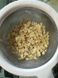 美味的红枣燕麦粥做法图解2)