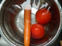 简单胡萝卜番茄汁的做法图解二