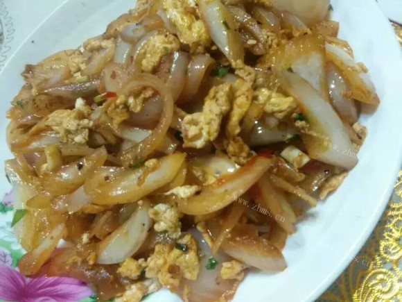 垂涎欲滴的洋葱炒鸡蛋