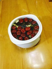 滋补乌鸡汤做法图解4)