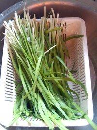 美味早餐虾仁韭菜盒子做法图解2)
