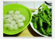 家常菜鱼丸菠菜汤做法图解1)