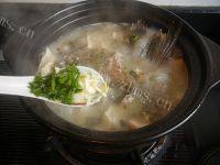 「DIY」鲫鱼头冻豆腐砂锅煲做法图解13)