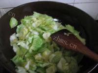 家常菜洋白菜炒豆片做法图解3)