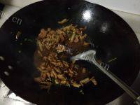 美美厨房之蒜苔炒肉做法图解8)
