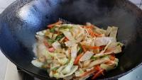 好吃的三丝炒饼丝做法图解7)