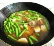 豆角土豆炖排骨做法图解5)