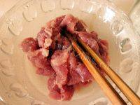 家常菜肉片炒小白菜做法图解5)