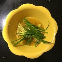 美味的剁椒豆豉蒸鱼头做法图解4)