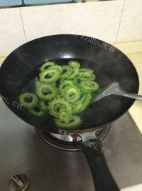 很有食欲的苦瓜牛肉做法图解4)