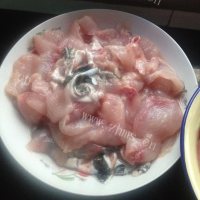 玉盘珍馐的酸菜鱼做法图解3)