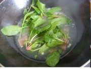 菠菜猪肝汤做法图解7)