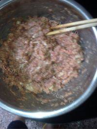 美味的冬瓜肉丸汤做法图解3)