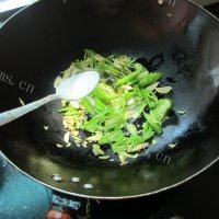 家常菜辣炒鸭血做法图解10)