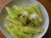 「DIY美食」凉拌莴笋做法图解5)