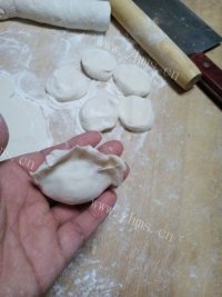 美味的韭菜虾仁水饺做法图解12)