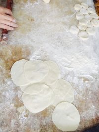 简易的芹菜馅饺子做法图解12)