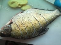 美味的葱油鳊鱼做法图解2)