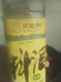 美味的土豆炖鸡翅根做法图解9)