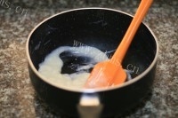 自制蒜香面包做法图解2)