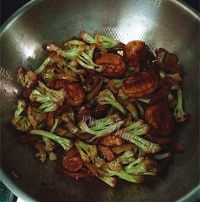 美味的虎皮蛋肉片炒花菜做法图解16)