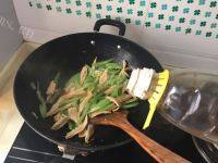 意犹未尽的芹菜炒腐竹做法图解8)