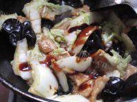 家常菜白菜木耳炒肉片做法图解6)