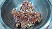 好吃的咸蛋皮蛋瘦肉粥做法图解2)