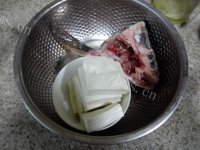 爽口香辣鱼头豆腐钵做法图解1)