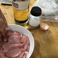 可口的锅包肉做法图解2)