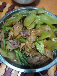 好吃不腻的肉片炒莴笋
