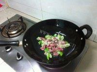 软嫩的山药炒肉片做法图解5)
