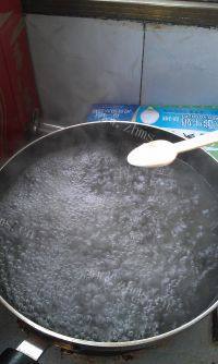 美味的黑芝麻酱拌面做法图解2)