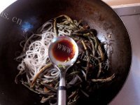 家常菜红烧肉炖干豆角做法图解6)