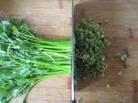 好吃的野芹菜春卷做法图解4)