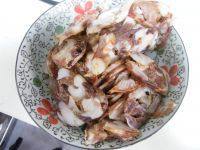 美味的蒜苔炒香肠做法图解3)