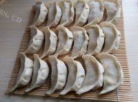 自己做的韭菜鸡蛋饺子做法图解9)