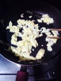 美味早餐韭菜盒子做法图解4)