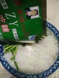 美味的韭菜拌粉丝做法图解8)